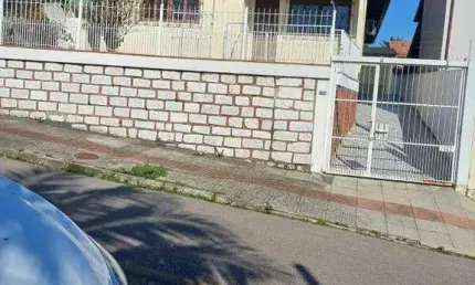 Casa com amplo terreno, 3 quartos, ensolarada - abrão/capoeiras