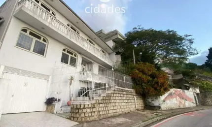 Casa de 3 dormitórios (Suíte ) no bairro Centro - Florianópolis.
