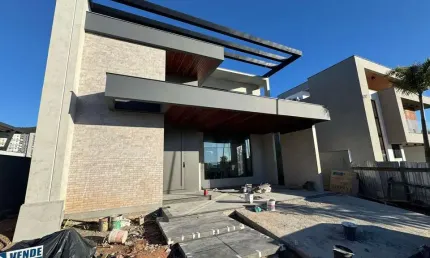 Casa à Venda no Reserva da Pedra | 4 Suítes | Pedra Branca