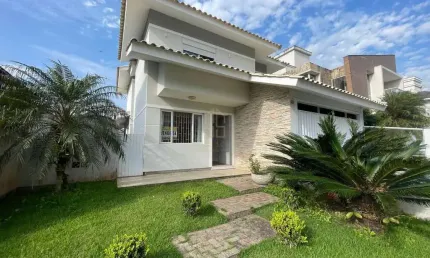 Casa com 3 Dormitórios, Suíte e Área Gourmet à Venda na Pedra Branca - Palhoça/SC