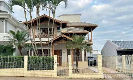 Casa à venda Pedra Branca, Palhoça/SC | 4 Dormitórios, 2 Suítes