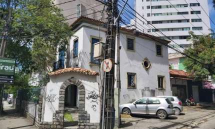 Casa para aluguel tem 340 metros quadrados com 7 salas em Graças - Recife - PE