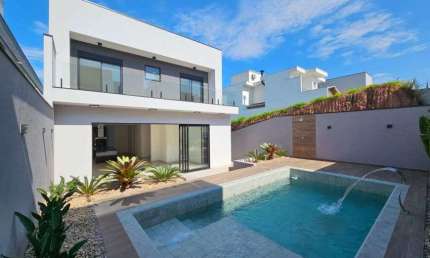CASA NOVA A VENDA NO BRISAS DA MATA - AT: 300,00 m² e AC: 249,00 m² - NOVA