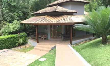 CASA A VENDA DE CONDOMÍNIO - LOTEAMENTO SERRA DOS CRISTAIS - PORTEIRA FECHADA