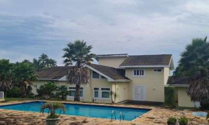 CASA A VENDA NA MALOTA - MARAVILHOSA - 4 SUÍTES - 4 VAGAS