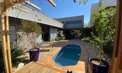 Casa à venda em Londrina, Esperança, com 3 suítes, com 240 m², Royal Forest - Fase I