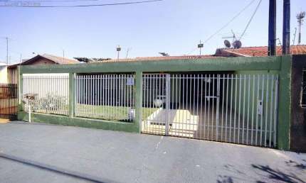 Casa à venda em Londrina, Conjunto Habitacional Maria Cecília Serrano de Oliveira, com 3 quartos
