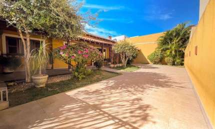 Casa à venda em Londrina, Residencial Santa Clara, com 3 quartos, com 200 m²