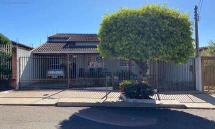 Casa à venda em Londrina, Leonor, com 4 quartos, com 250 m²