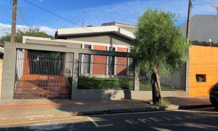 Casa à venda em Londrina, Jardim Agari, com 3 quartos, com 197.04 m²