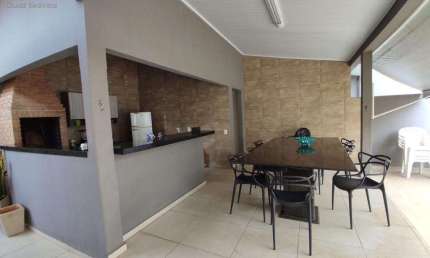 Casa para alugar em Londrina, Champagnat, com 3 quartos, com 450 m²