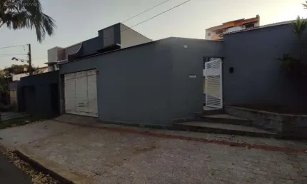 Casa para alugar em Londrina, Champagnat, com 3 quartos, com 450 m²