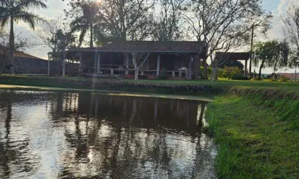 ótima chácara para laser ótima infra estrutura usina três bocas 7800mt2 com casa colonial varanda com churrasqueira lago para pesca fundo com rio três bocas com energia posso artesiano 3 km do asfalto