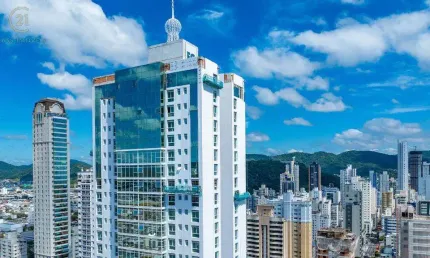 Vende-se apartamento em balneário camboriú de frente para o mar, permuta em apartamento em londrina e curitiba.