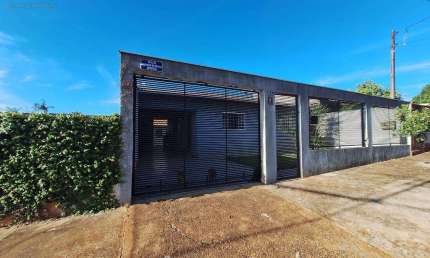 Casa para alugar em Londrina, Conjunto Habitacional Alexandre Urbanas, com 3 quartos, com 170 m²