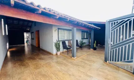 Casa à venda em Londrina, Conjunto Habitacional Maria Cecília Serrano de Oliveira, com 3 quartos