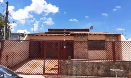 Casa à venda em londrina, pacaembu, com 3 quartos, com 200 m²