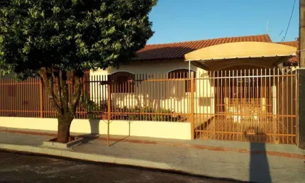 Casa à venda em Londrina, Conjunto Parigot de Souza 3, com 3 quartos, com 117 m²