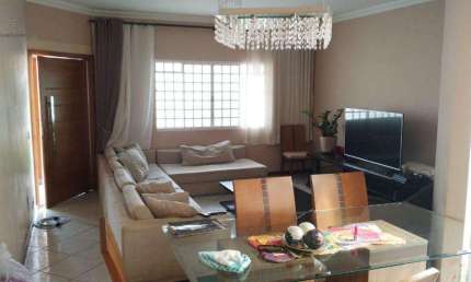 Casa à venda em Londrina, Jardim Tarumã, com 3 quartos, com 156 m²