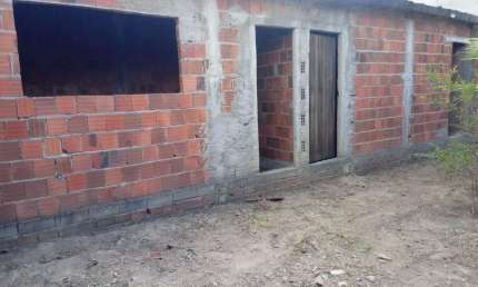 Casa à venda em Sapé-PB, bairro Salvador: 4 quartos, 1 suíte, 1 sala, 1 banheiro, 110m². Confira!