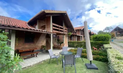 Casa com 3 quartos à venda na Avenida Cícero Batista de Oliveira, 1632, Alpes Suiços, Gravatá, 200 m2 por R$ 350.000