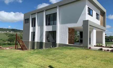 CASA EM CONDOMÍNIO ALTO PADRÃO | Á VENDA | GRAVATÁ-PE