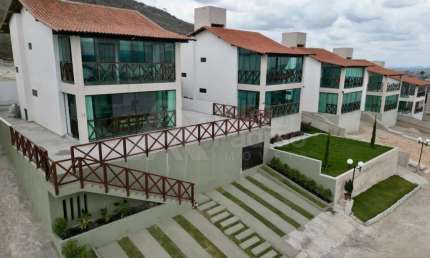 Casa em condomínio fechado com 4 quartos à venda na Avenida Cícero Batista de Oliveira, Alpes Suiços, Gravatá