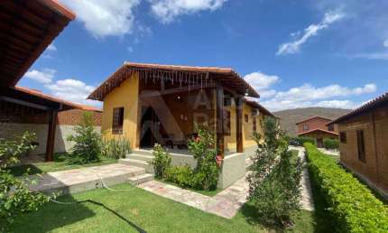 Casa em condomínio fechado com 3 quartos à venda na Avenida Cícero Batista de Oliveira, Alpes Suiços, Gravatá