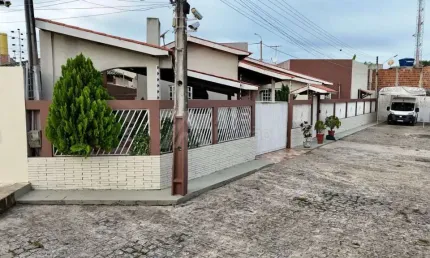 Casa com 3 quartos à venda na Avenida Cícero Batista de Oliveira, 1632, Alpes Suiços, Gravatá