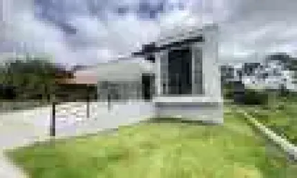 Casa de alto padrão com 05 suítes à venda em gravatá/pe!