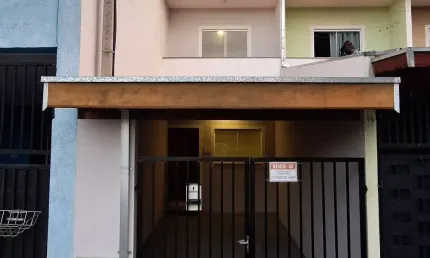 Casa sobrado com 2 quartos no bairro Santa Tereza, perto da Volks