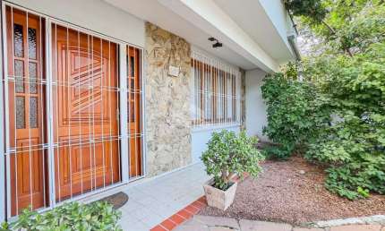 Casa com 4 quartos à venda na Avenida dos Cubanos, 280, Partenon, Porto Alegre por R$ 684.900