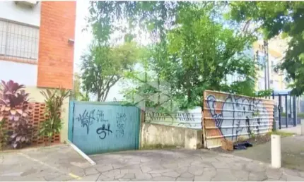 Terreno à venda na Avenida Coronel Lucas de Oliveira, 2321, Petrópolis, Porto Alegre por R$ 700.000