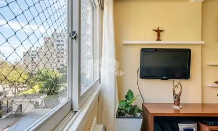 Apartamento com 2 quartos à venda na Avenida General Barreto Viana, 1065, Chácara das Pedras, Porto Alegre por R$ 475.000