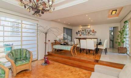 Casa com 3 quartos à venda na Rua Carlos Huber, 91, Três Figueiras, Porto Alegre por R$ 2.499.000