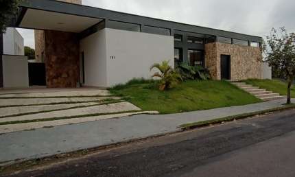 Casa com 4 quartos para alugar no Bairro do Grama, Caçapava 