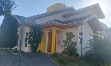 Casa com 4 quartos à venda na Avenida das Palmeiras, 90, Bairro do Grama, Caçapava