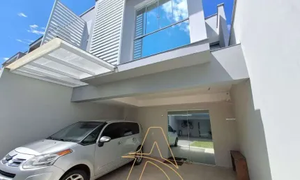 Sobrado Semimobiliado, 03 Dormitórios no Bairro Velha - Blumenau