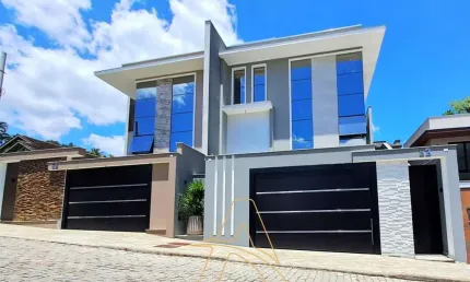Sobrado Moderno de Alto Padrão no Bairro Vila Nova – Blumenau/SC