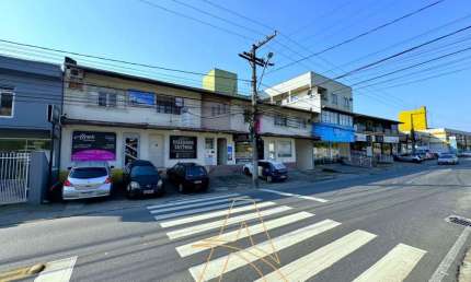 Oportunidade de Investimento Sala Comercial no Bairro Água Verde com Garagem