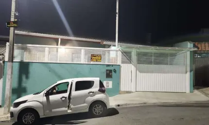 Casa Térrea para Venda em Bragança Paulista, Jardins, 2 dormitórios, 1 suíte, 1 banheiro, 1 vaga