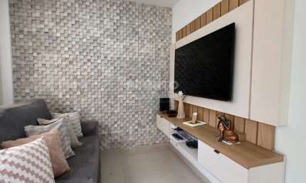 Imóvel possui com três quartos, sendo dois suítes, ideal para quem busca conforto e privacidade,