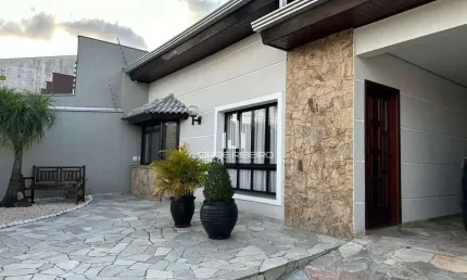 Casa com 3 quartos à venda na Rua Bruno Próspero Parolari, 853, Jardim dos Alpes I, Londrina por R$ 1.199.000