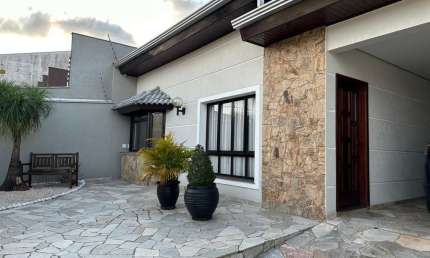 Casa com 3 quartos para alugar na Rua Bruno Próspero Parolari, 853, Jardim dos Alpes I, Londrina por R$ 7.000