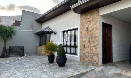 Casa com 3 quartos para alugar na Rua Bruno Próspero Parolari, 853, Jardim dos Alpes I, Londrina por R$ 7.000