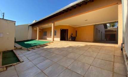 Casa com 3 quartos à venda na Avenida José Gabriel de Oliveira, 351, Aurora, Londrina por R$ 1.550.000
