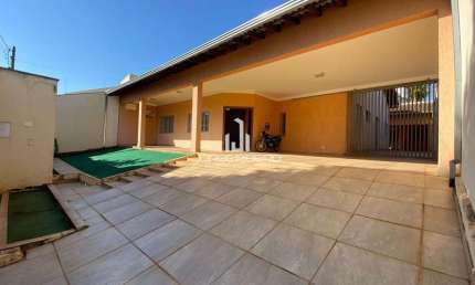 Casa com 3 quartos à venda na Avenida José Gabriel de Oliveira, 351, Aurora, Londrina por R$ 1.550.000
