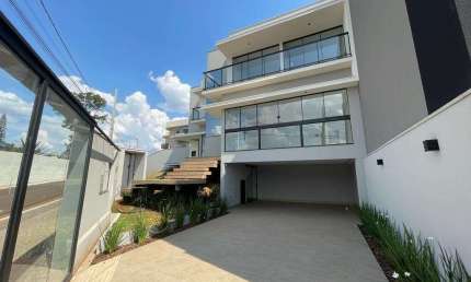 Casa com 3 quartos para alugar na Rua John Dalton, 355, Universitário, Londrina por R$ 10.000