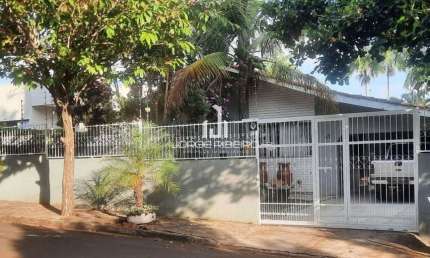 Casa com 3 quartos à venda na Marília Barbosa, 53, Vivendas do Arvoredo, Londrina por R$ 750.000