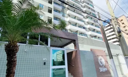 Apto com varanda • 1q • 44 m² • lazer completo • ~250 m da praia  ponta verde • porteira fechada